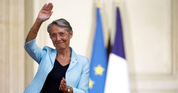 フランスに女性新首相　マクロン政権２期目で