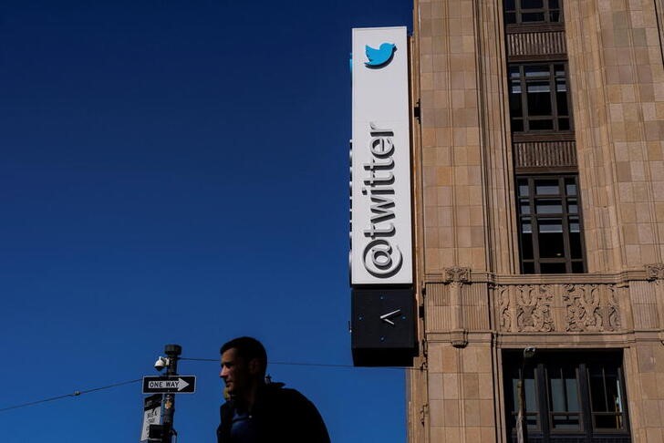 ツイッター、ウクライナ侵攻巡る偽情報に警告ラベル