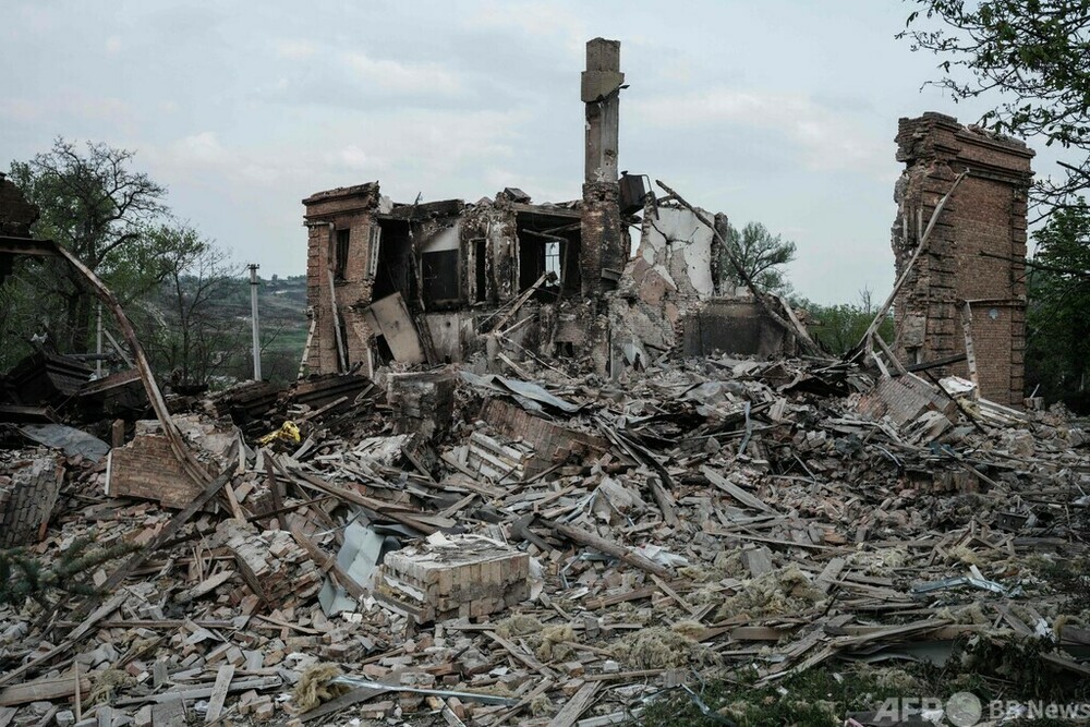 ロシアの爆撃で東部ドンバスは「地獄」 ウクライナ大統領