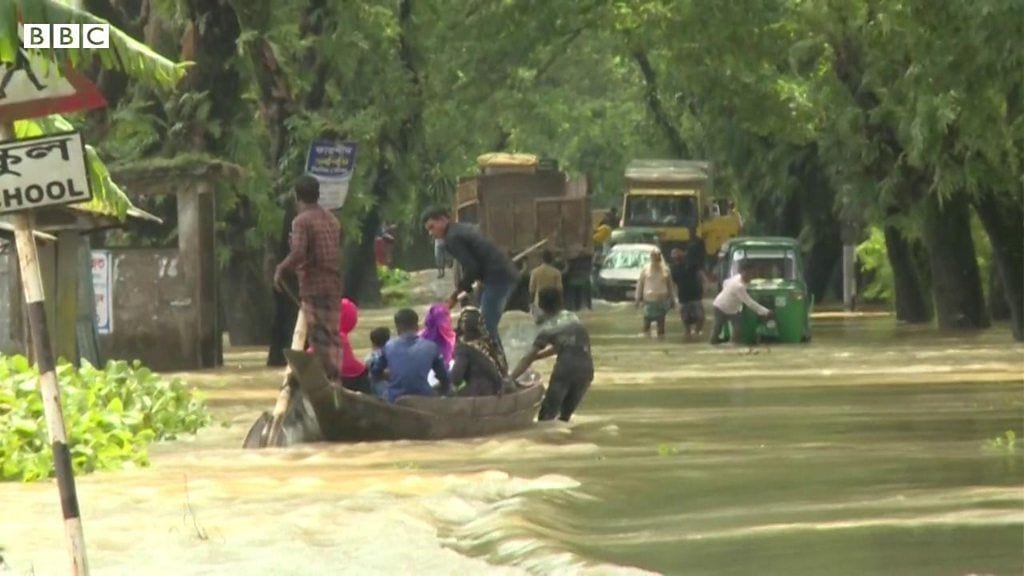 バングラデシュとインドで洪水被害　過去20年近くで最悪