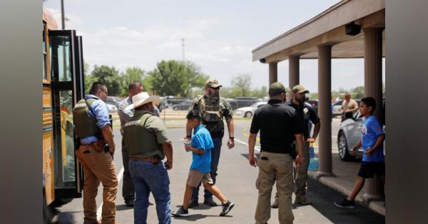 米テキサスの小学校で乱射、児童ら21人死亡　18歳容疑者も死亡