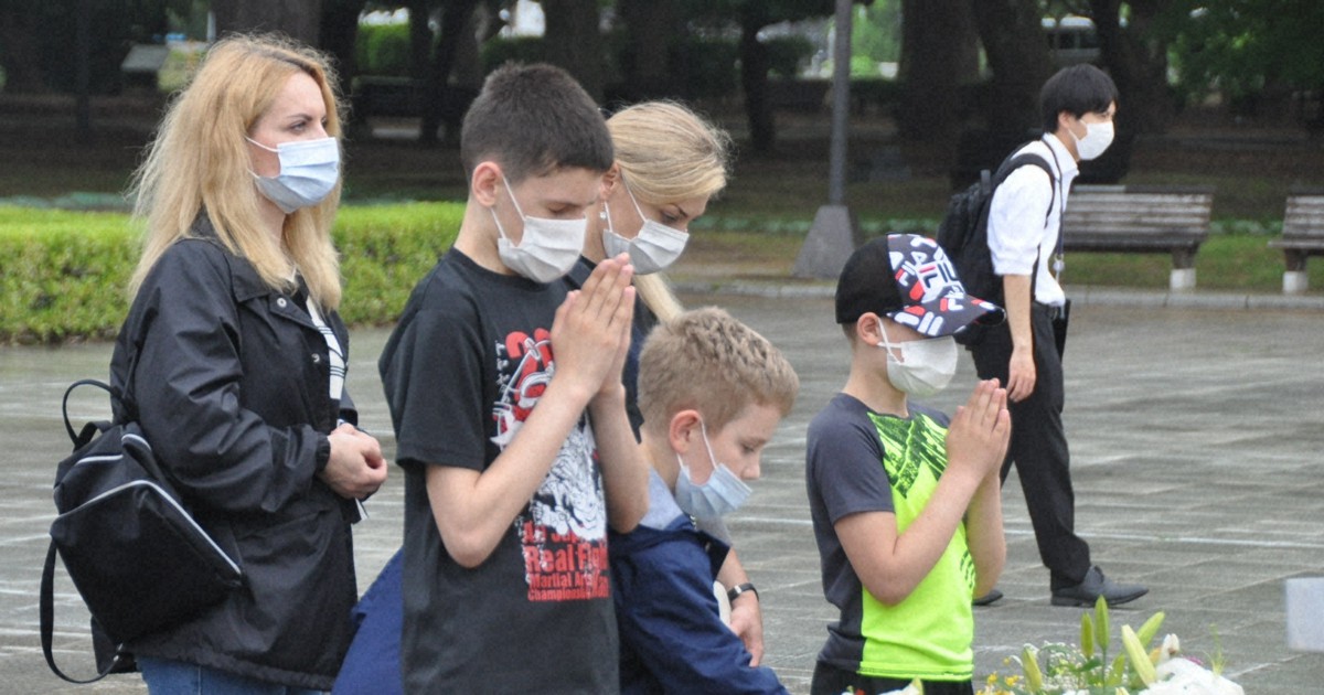 母国の平和願い　ウクライナ避難家族らが広島の平和記念公園訪問