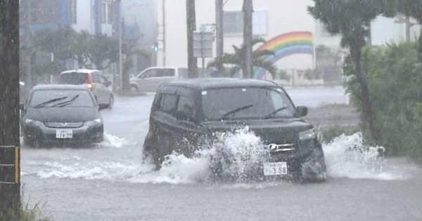 道路が冠水　水しぶきを上げて走る車　大雨警報が出た宮古島　沖縄・西表島では1時間に56ミリ