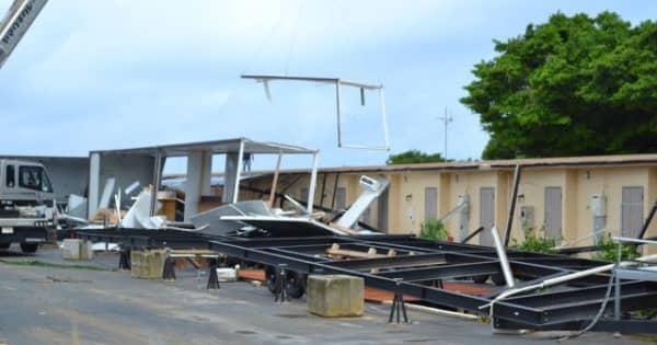 宮古島、突風で建物全壊　1時間120ミリの大雨と冠水