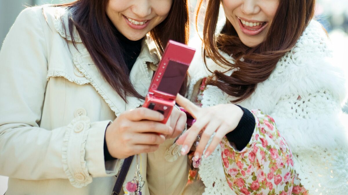 平成レトロが大ブーム…なぜイマドキの10代はiPhoneよりガラケーに憧れるのか