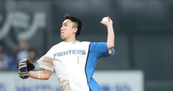 桃田賢斗が始球式　サウスポーの美しい球筋で104キロ直球披露　背番号1は「もう一度1位に」