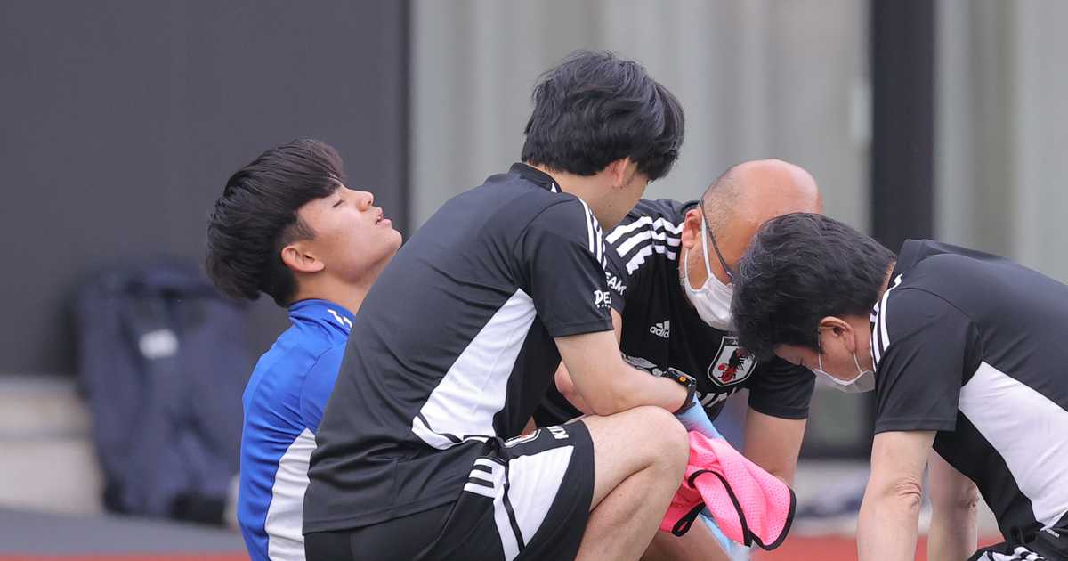 久保建、左足首痛める　日本代表練習で