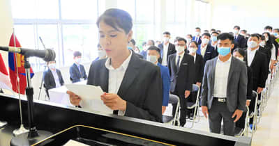 1年越しの入学式　鳥取城北日本語学校55人