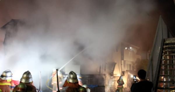 広島市安芸区で民家全焼、焼け跡から2遺体【動画】