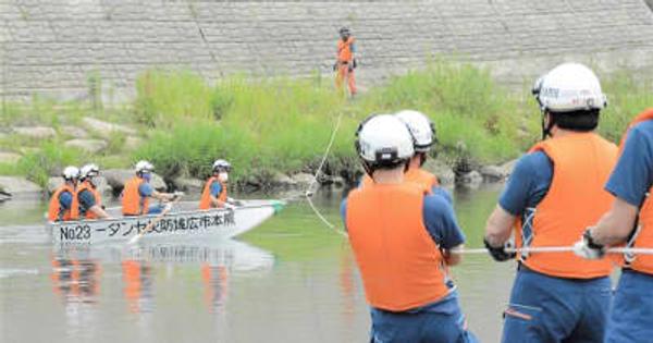 梅雨を前に水難救助訓練　熊本市の白川で中央消防署