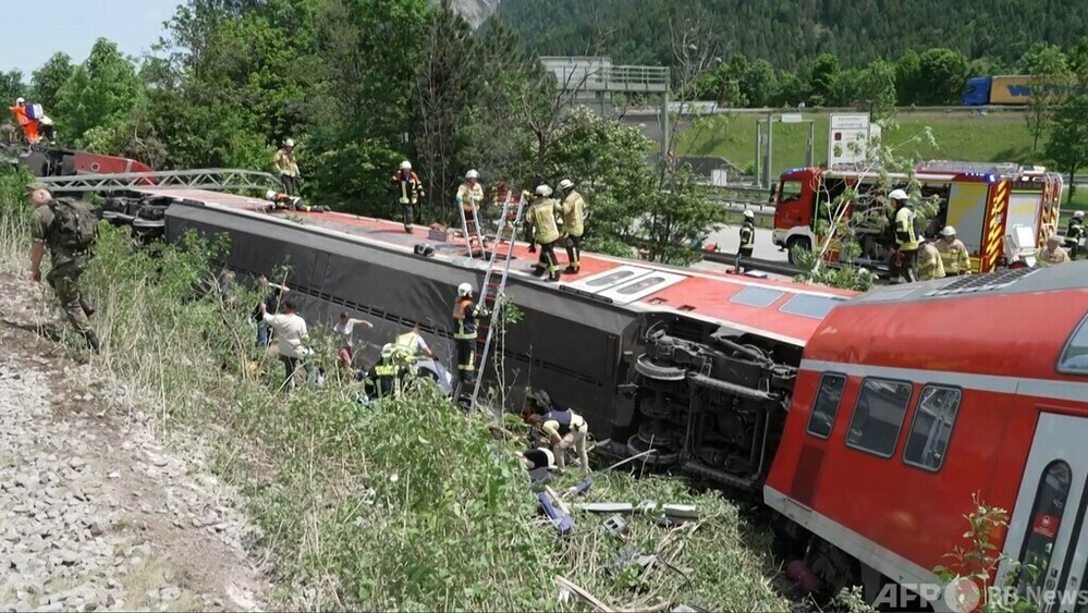 ドイツ南部で列車脱線 4人死亡、数十人負傷