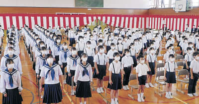 国吉の風景浮かぶ新校歌　高岡・義務教育学校　澤武さん招き披露式　児童生徒が歌詞の原案