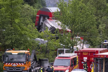ドイツの列車脱線、原因調査急ぐ　4人死亡、30人負傷