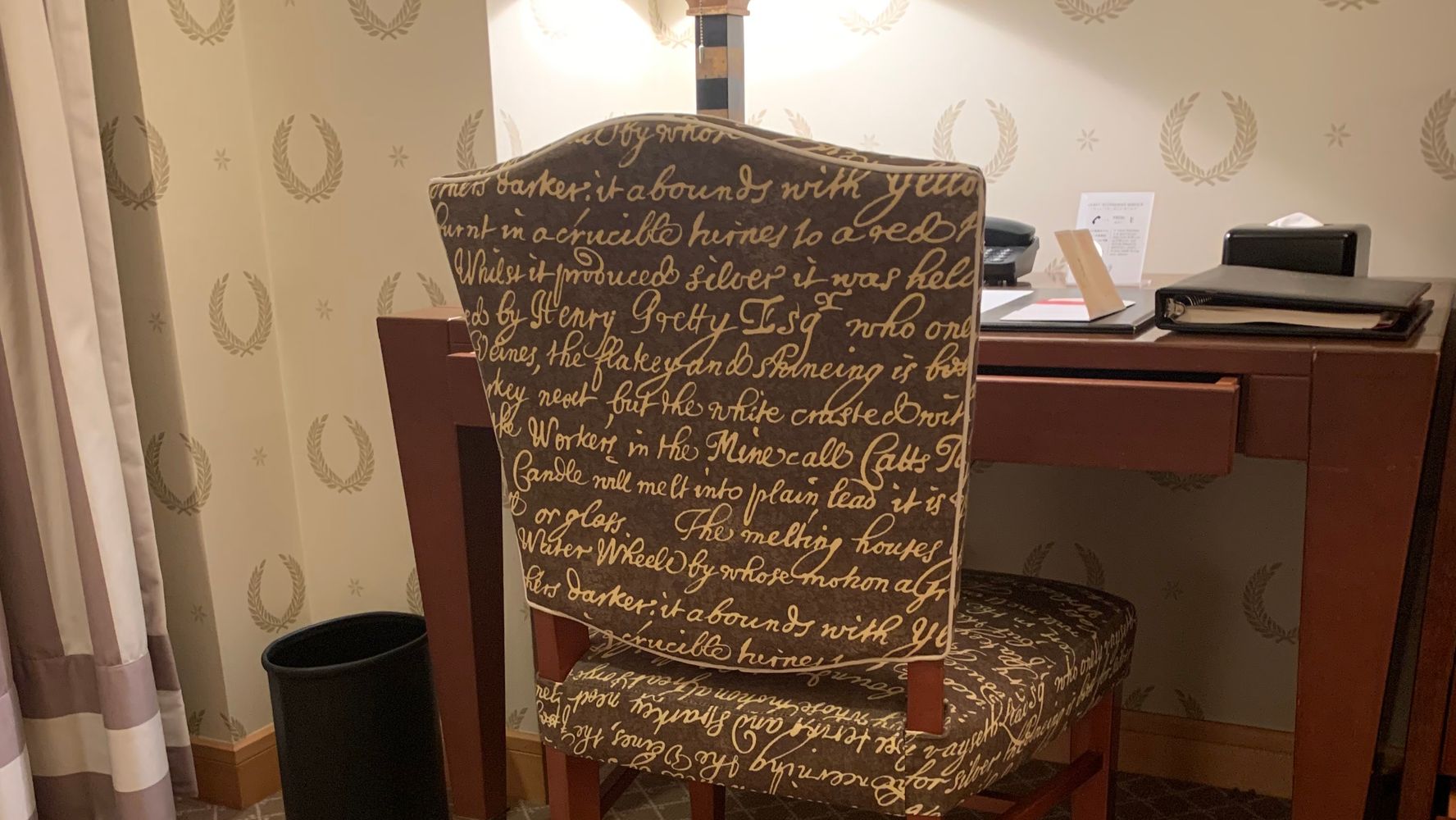 「なぜこの柄なのか」帝国ホテル大阪の椅子に書かれていた160年前のアイルランドの論文。その謎を追った
