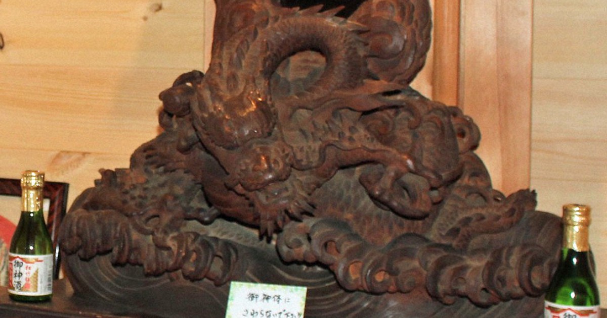 山梨・吉田胎内樹型の龍神像、初の公開　富士山信仰伝える家で保管