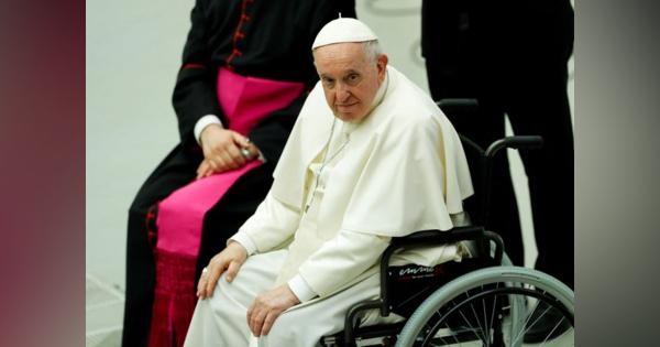 ローマ教皇、アフリカ訪問中止を謝罪　膝の不調で
