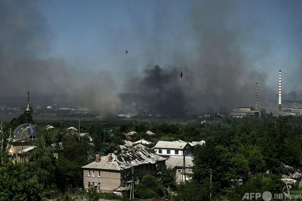 ロシア、ウクライナ西部を空爆 東部要衝では橋破壊