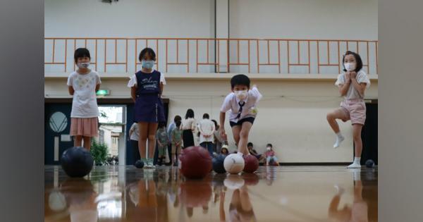 「ボッチャめっちゃ楽しい」　東京パラで注目　京都の小学校で児童ら対戦