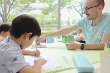 英語デジタル塾が日本進出　子ども向け100カ所開設へ