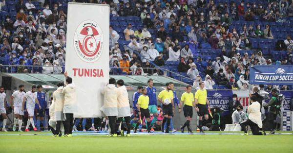 【サッカー日本代表速報】（２）試合開始、３トップは南野、浅野、伊東