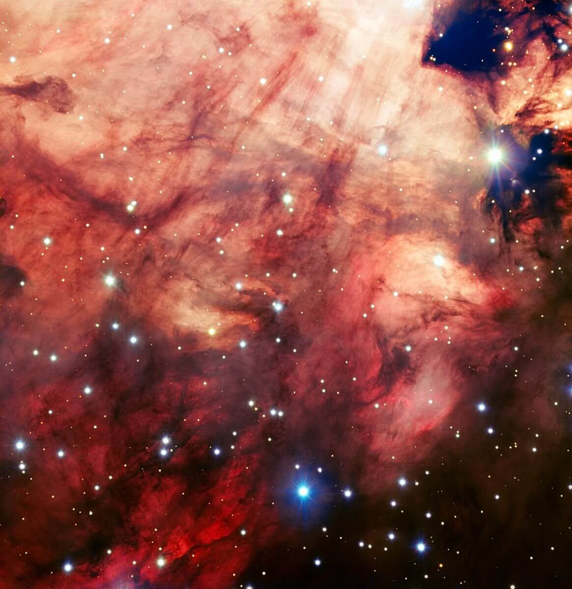 若い星をはぐくむ“星のゆりかご”の輝き。ヨーロッパ南天天文台の望遠鏡が撮影