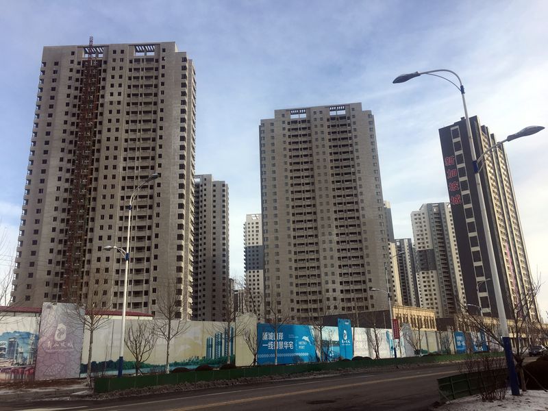 中国新築住宅価格、5月は下げ縮小も需要なお弱い　前年比も下落
