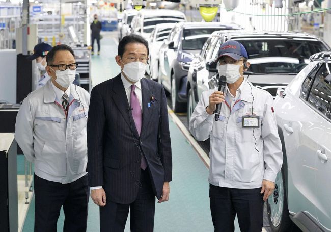 首相、異例のトヨタ訪問　賃上げへ自動車業界との連携強化、労組票取り込み図る