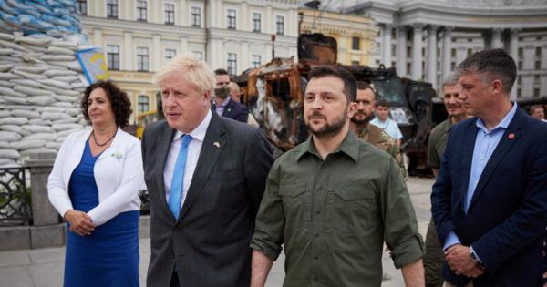 ウクライナ訪問の英首相、軍事訓練の支援表明　兵士1万人を養成