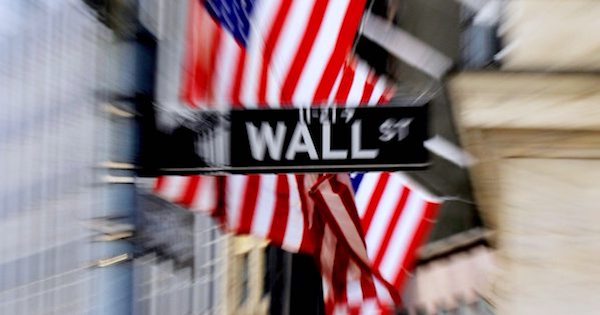 ウォール街の予想を裏切る今年の金融市場、米株の一段安に警戒感