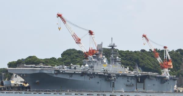 米海軍の強襲揚陸艦「トリポリ」横須賀に再び　甲板にオスプレイ