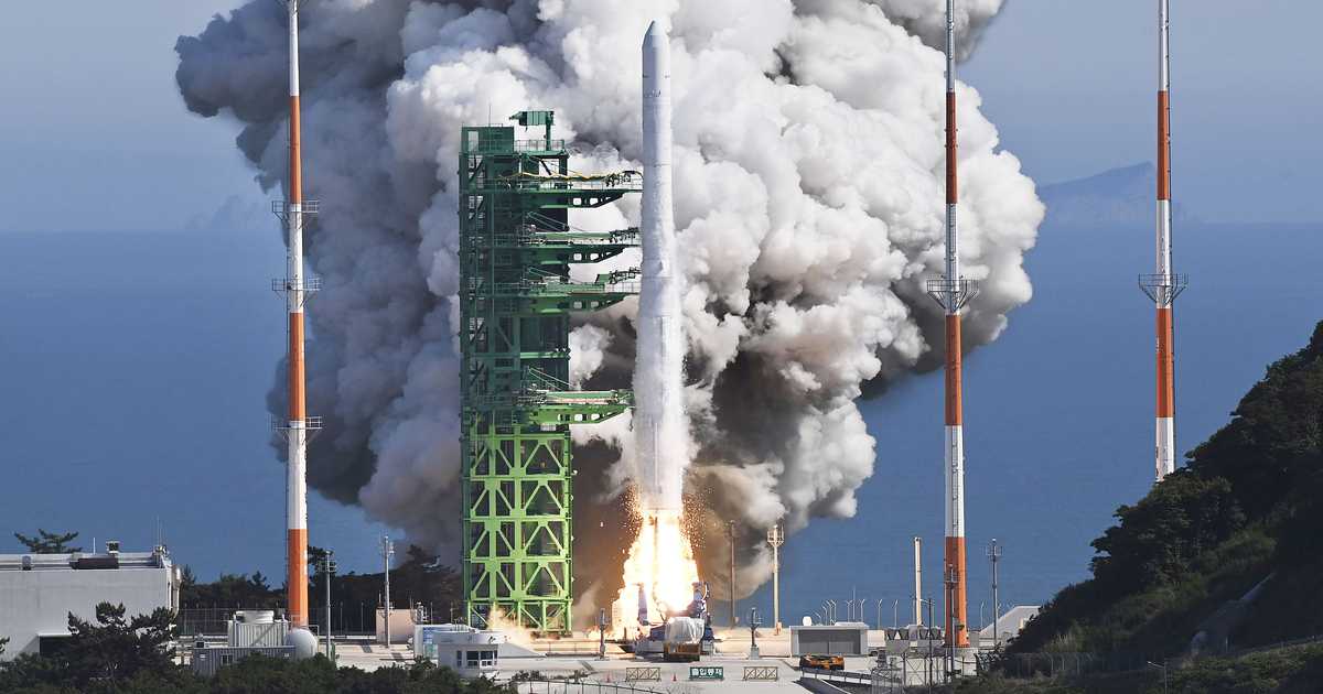 韓国産ロケット、衛星の軌道投入に初成功　打ち上げ再挑戦で