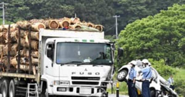 助手席の女性死亡、1人重傷　郡山・国道49号、車とトラック衝突