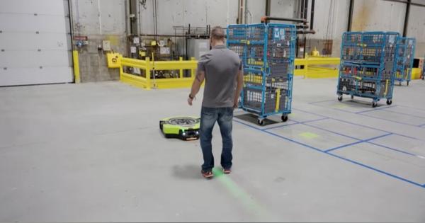 Amazon、完全自律倉庫ロボット「プロテウス」を披露
