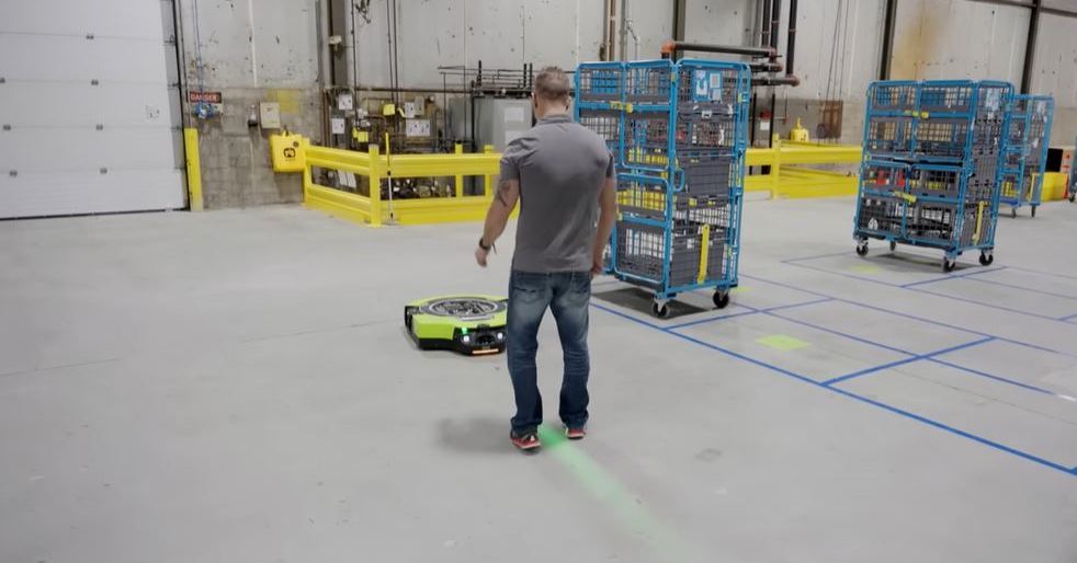 Amazon、完全自律倉庫ロボット「プロテウス」を披露