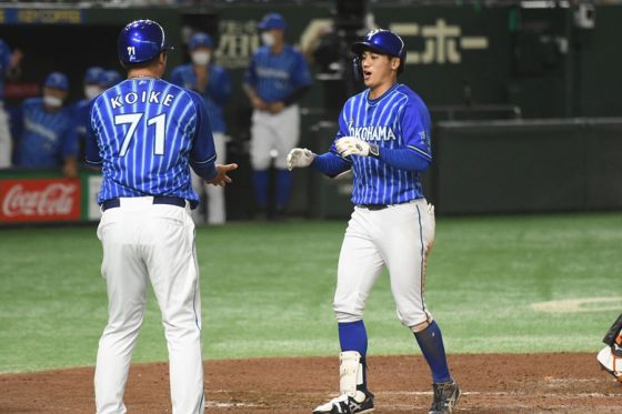 DeNA・森敬斗がプロ初本塁打　3年目イケメン内野手の“記念弾”に敵地も沸いた