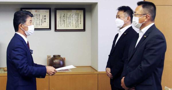 東京・あきる野市長が市議会解散　議会側は批判の声