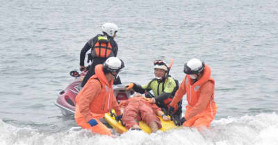 茨城・ひたちなか　水難救助、連携を確認　海開き前に訓練