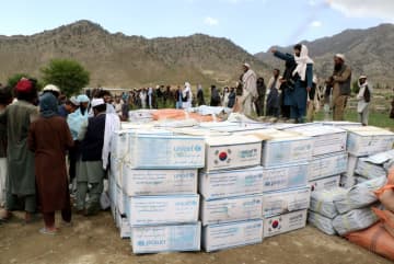 タリバン、地震で国連と支援連携　物資輸送が課題