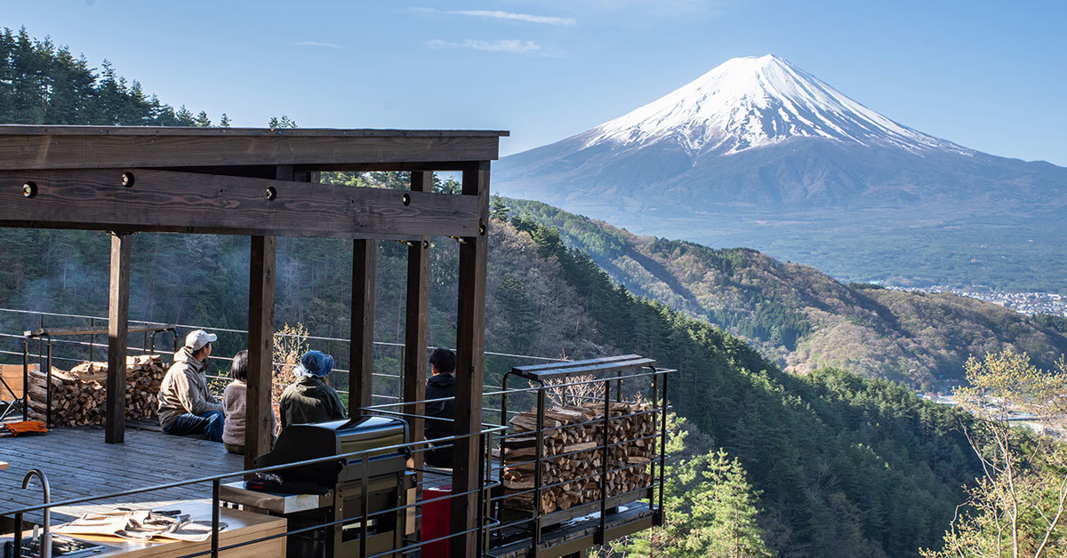 山梨県富士河口湖町に、全7棟のグランピング施設「くうねるたす」　7月オープン