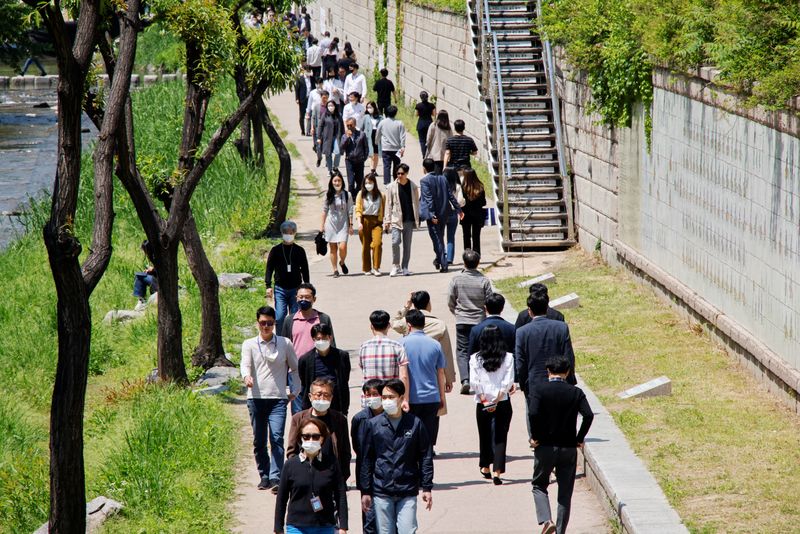 韓国、23年の最低賃金を5％引き上げへ