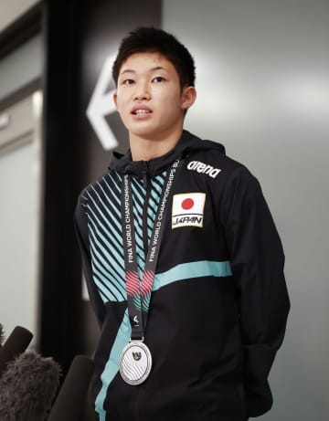 15歳玉井陸斗「ほっとした」　世界水泳、飛び込み勢が帰国