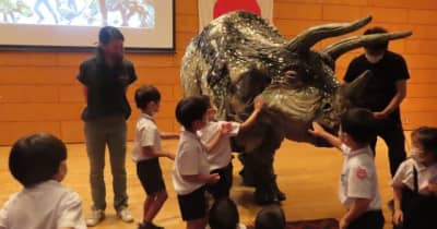 園児ら招きプレイベント　来月本県公演「恐竜ショー」　東京