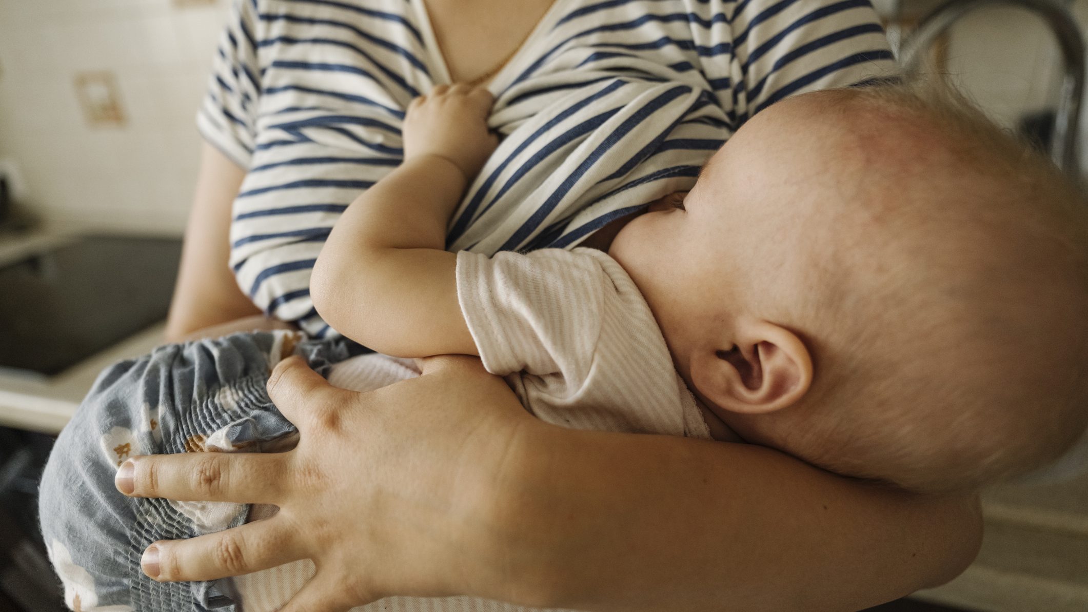 英国の最新研究「母乳育児は子供の健康だけでなく、認知能力の発達にも利点がある」 | 貧困と母乳育児の複雑な関係