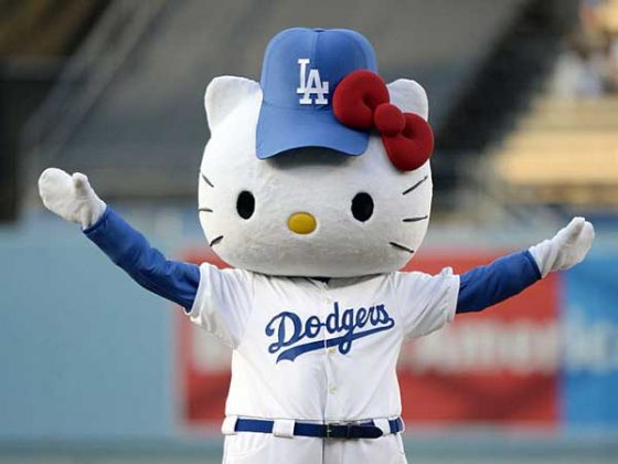 【MLB】キティちゃんの“恥ずかし”大暴投に「大笑いした」　まさかの始球式「すごくかわいい」