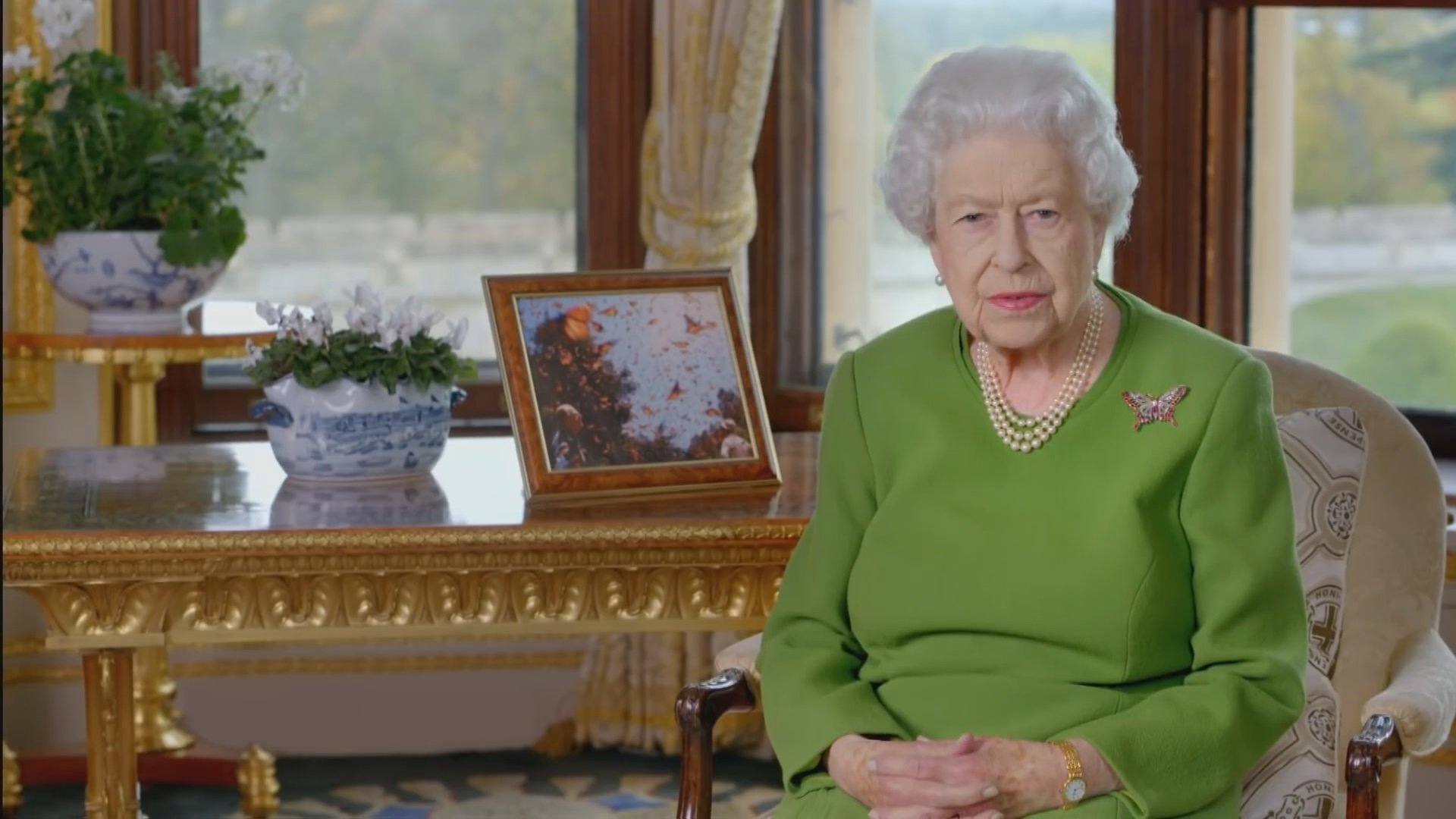 エリザベス女王　天皇陛下にメッセージ「安倍ご夫妻にお会いしたことを懐かしく思い出す」