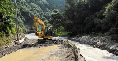 球磨村で14世帯が孤立　大雨で路面崩れる