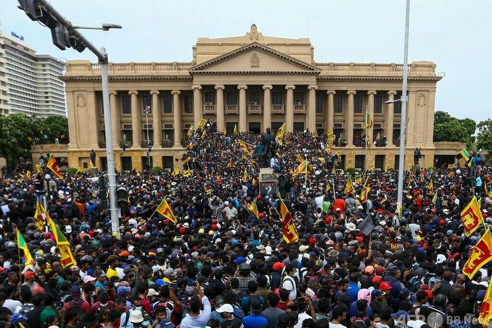 経済危機のスリランカ、大統領辞任へ デモ隊が公邸占拠