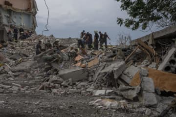 ロシアのミサイル攻撃で24人不明　ドネツク州の15人死亡集合住宅
