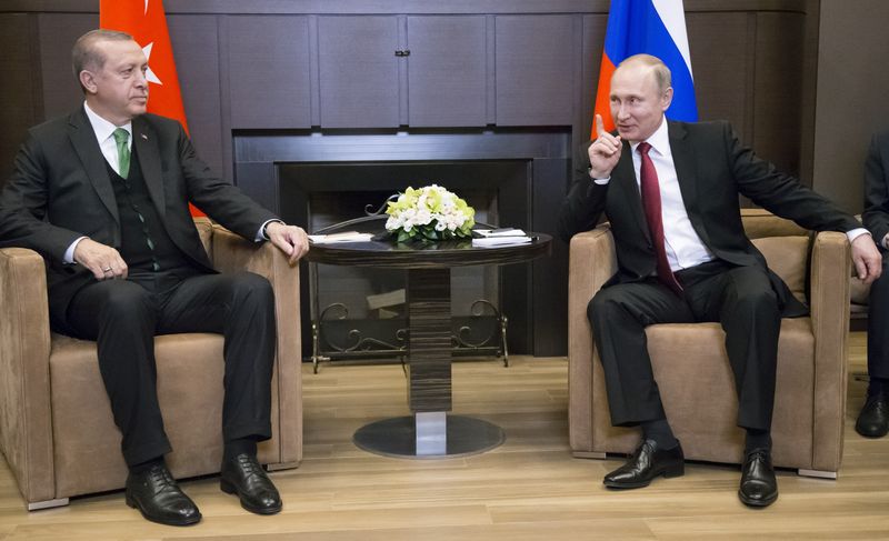 プーチン氏、19日にトルコ・イラン両大統領とシリア巡り会談