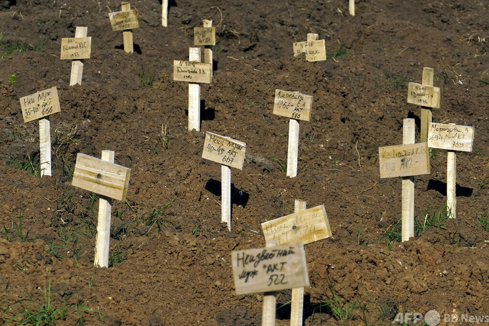 ウクライナのロシア支配地域で墓が急増 NGO
